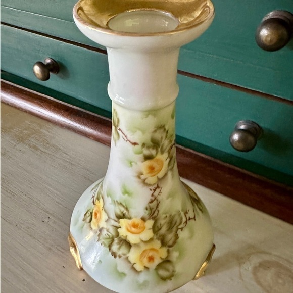 ANTIQUE, GOTHAM AUSTRIA, PORCELAIN CANDLE HOLDER. IMPRESSIVE FLORAL MOTIF. - Picture 6 of 9